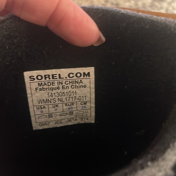 Women’s Sorel Winter Boots - Size 9 (Like New) - Picture 5 of 6